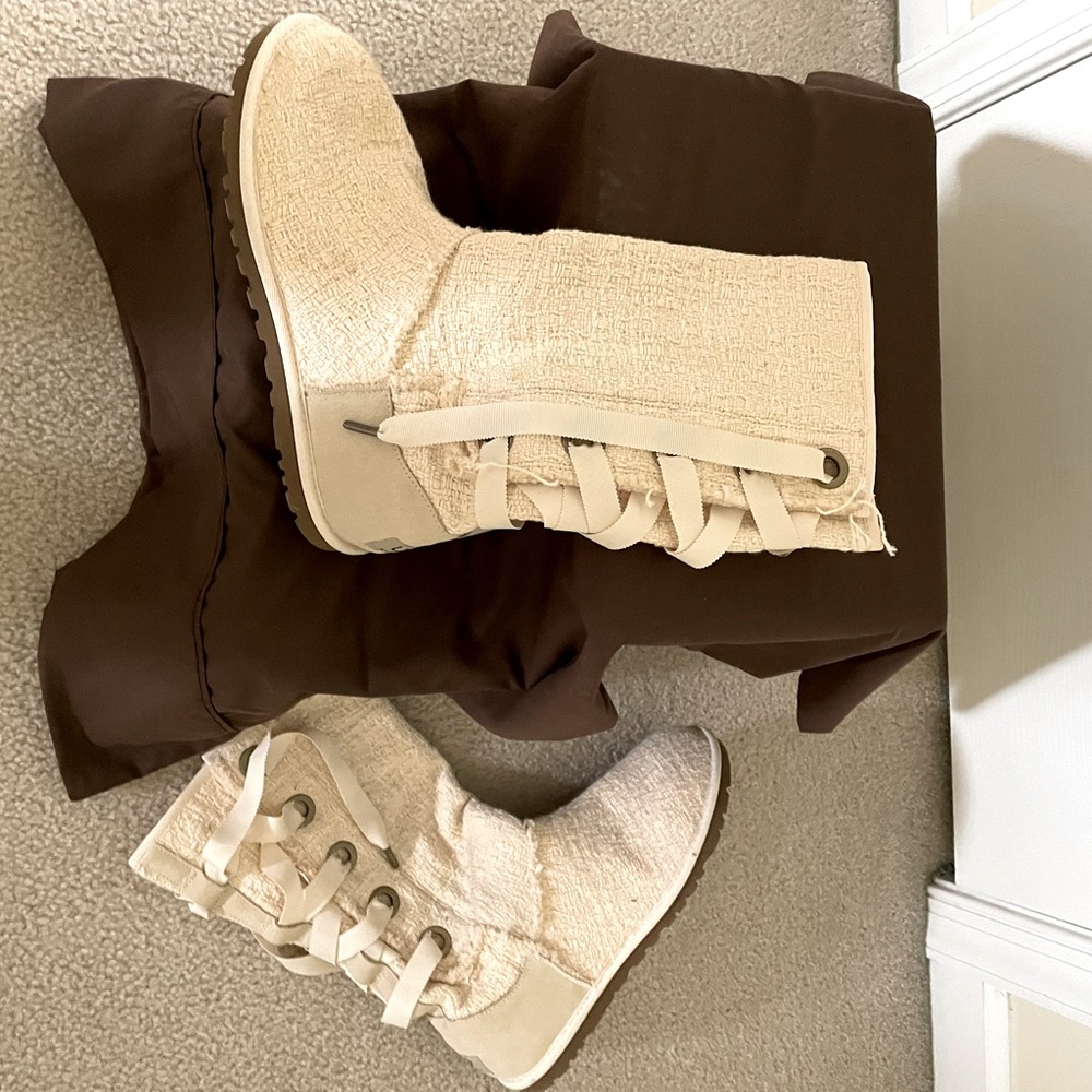 Ugg Australia Heirloom Cream Lace Up Boot Size 7 NEW
